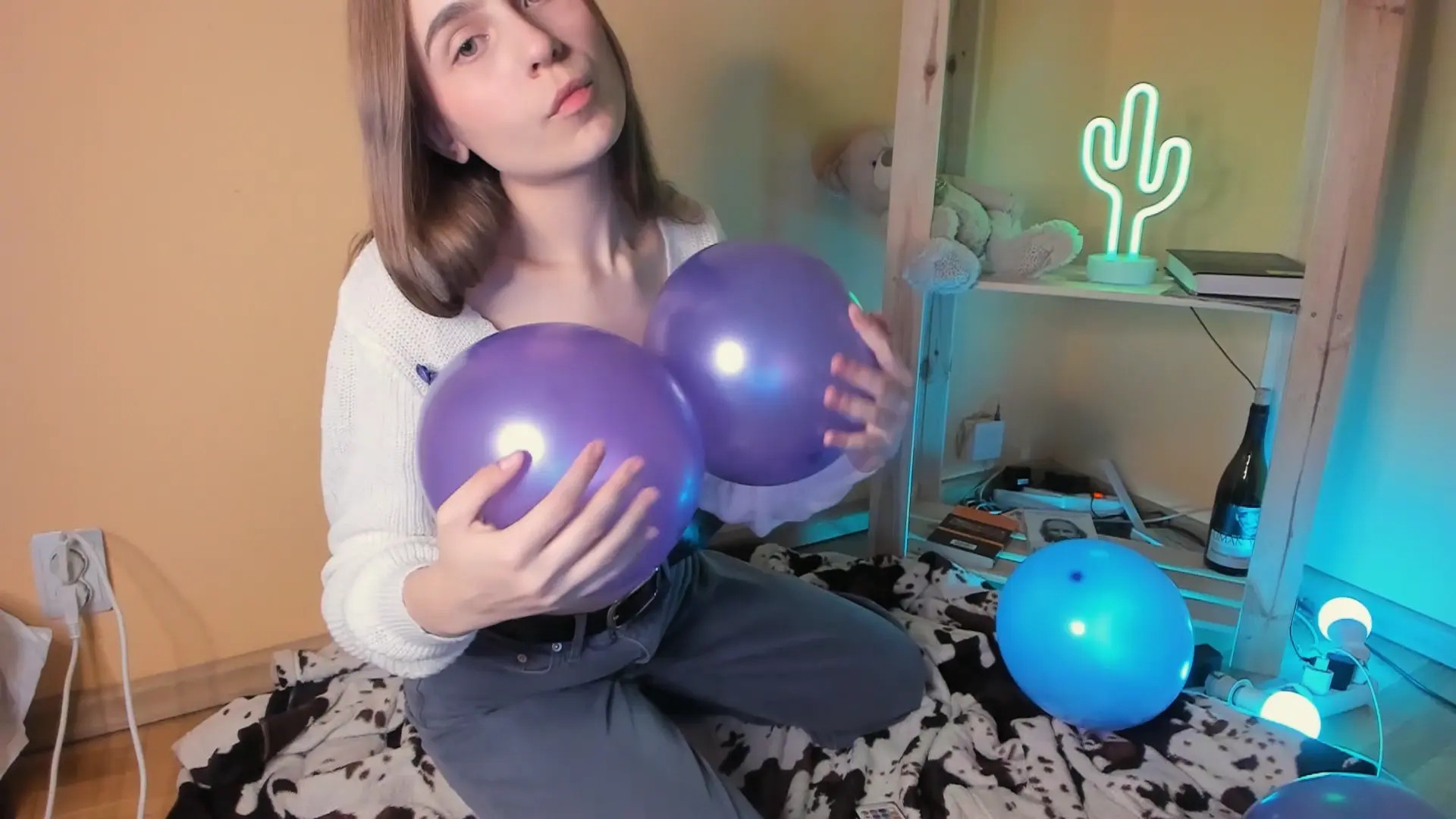 Exclusive Leak: kittenon_allfours - Quickly burst 5 balloons - Stream in FullHD | Hotleakxxx.com
