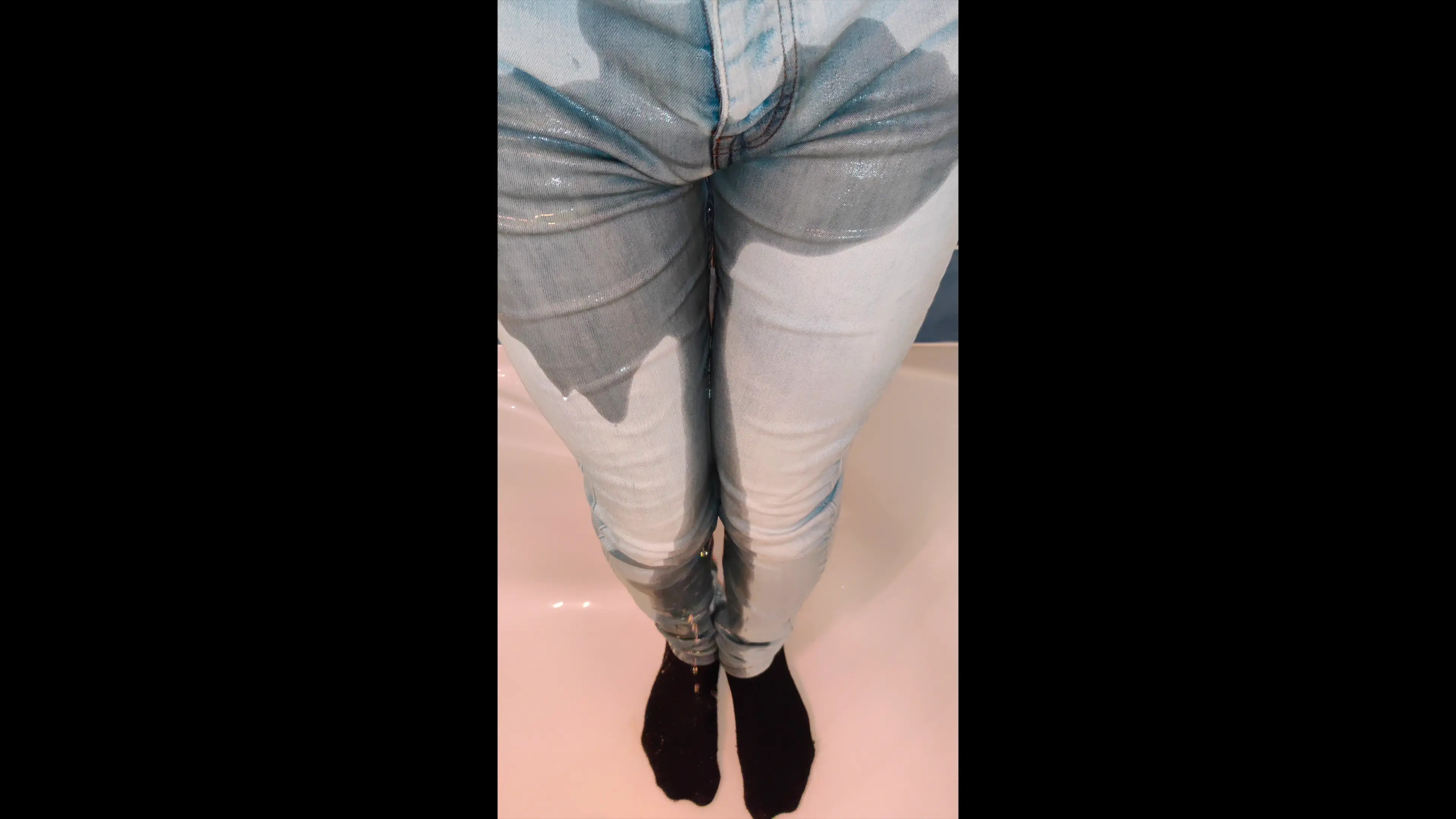 Exclusive Leak: WetMyDreams - Pissing Light Blue Jeans - Stream in FullHD | Hotleakxxx.com