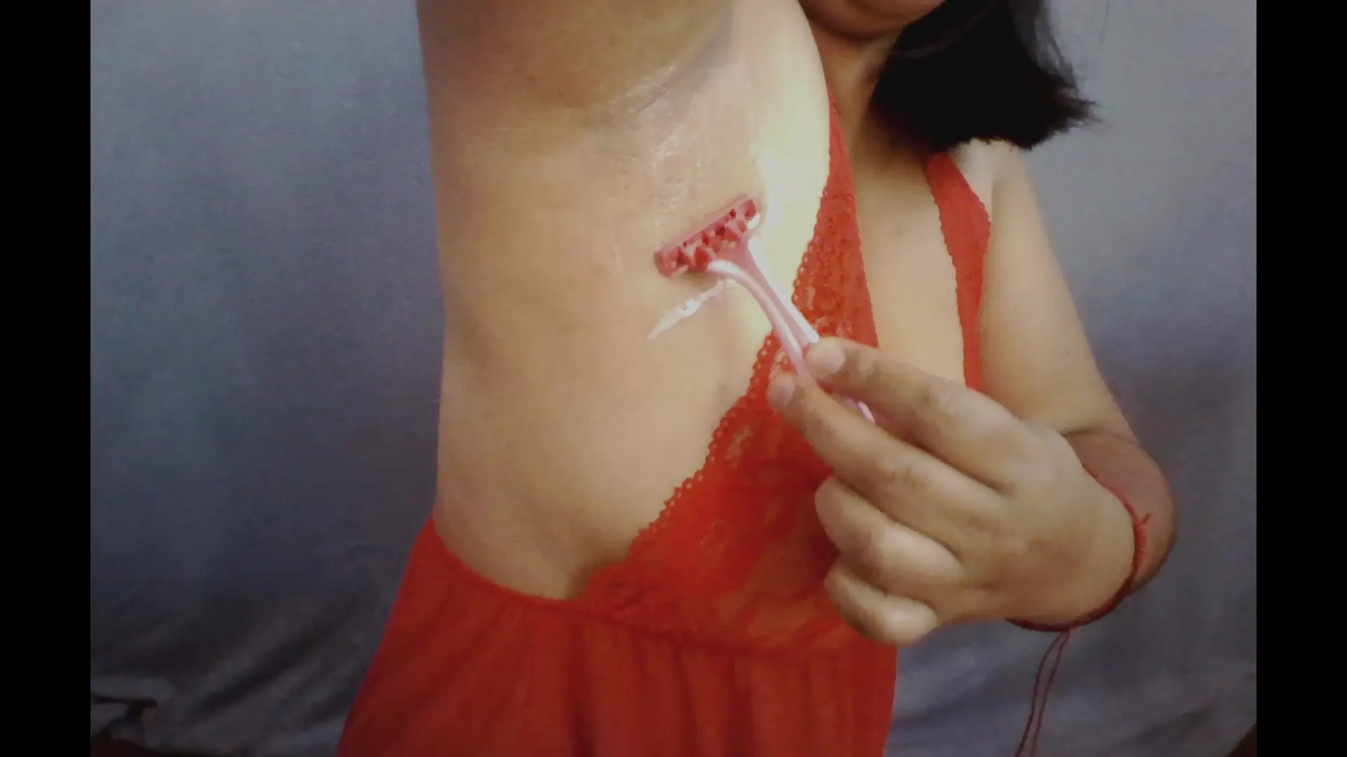 Exclusive Leak: Lady Placer - rasurando mis axilas y piernas - Stream in FullHD | Hotleakxxx.com