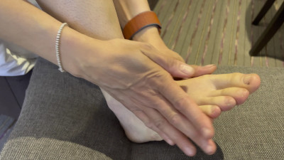 Wamgirlx - Putting lotion on my sexy legs