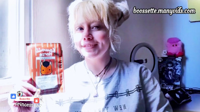 Boossette - Relaxing sunbathe for a vampire, on a day of skin care