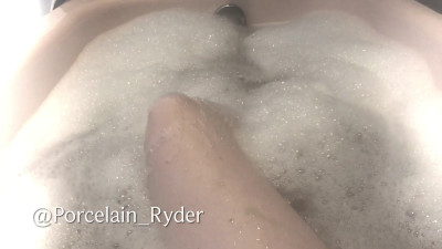 Porcelain_Ryder - My feet in a bubble bath
