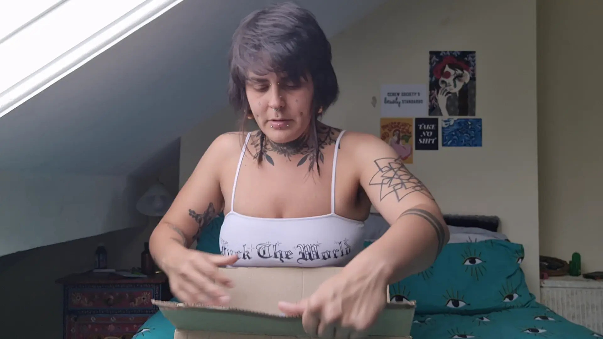 Exclusive Leak: Thatcrustyvegangrrl - Sex Toy Unboxing - Stream in FullHD | Hotleakxxx.com