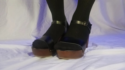 VioletInShade_ - ASMR Heel Tapping