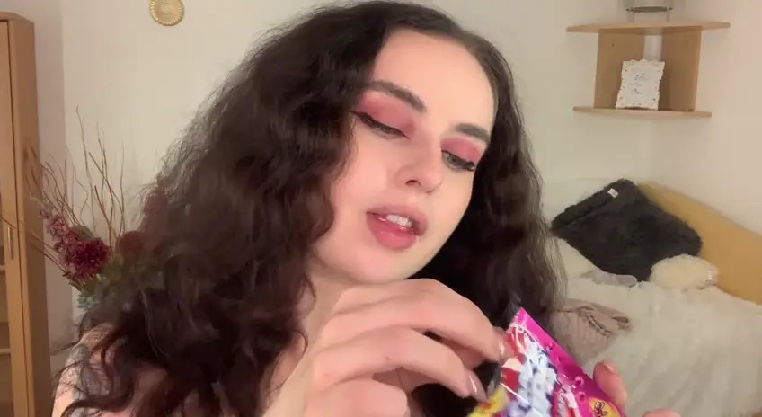 Exclusive Leak: CarrieBroun - Sucking on a lollipop with popping candy sounds - Stream in FullHD | Hotleakxxx.com