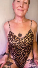 HippyHarlow - Showing off my cute cougar suit