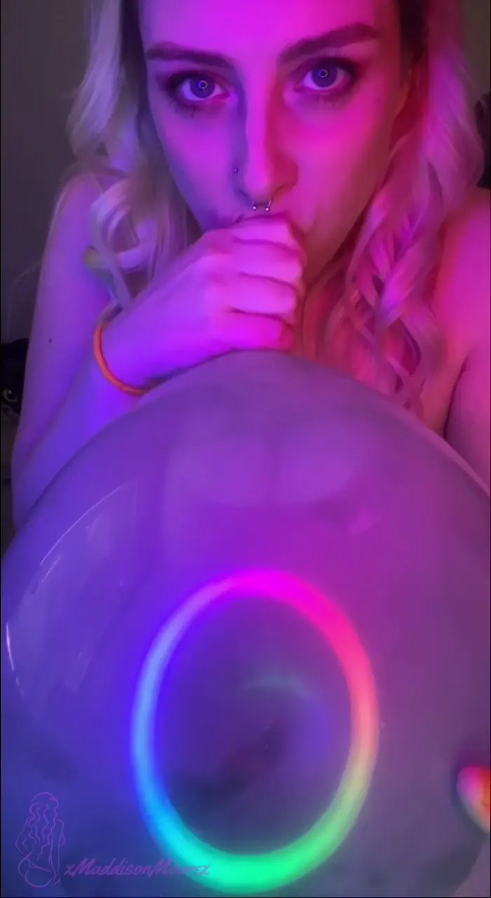 Exclusive Leak: CoraPeridot - Blowing up and deflating clear balloon - Stream in FullHD | Hotleakxxx.com