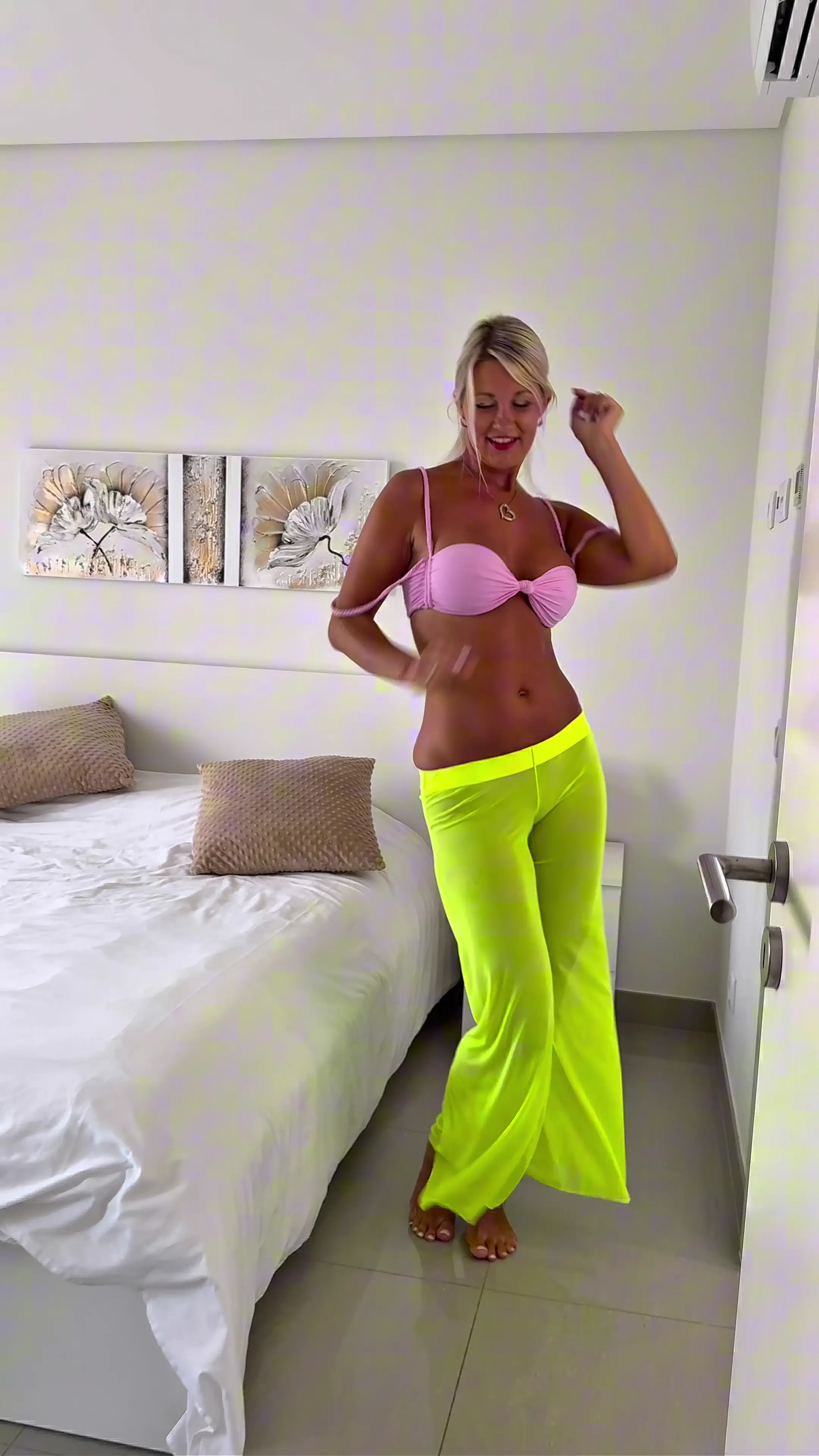 Exclusive Leak: Diva Angel Life - DIVA ANGEL Dancing - Transparent lingerie neon panties - Stream in FullHD | Hotleakxxx.com
