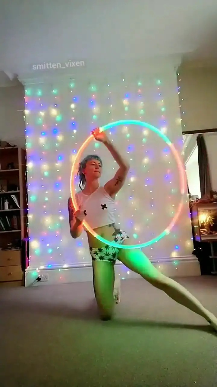 Exclusive Leak: Smitten Vixen - Hula hooping in cute booty shorts - Stream in FullHD | Hotleakxxx.com