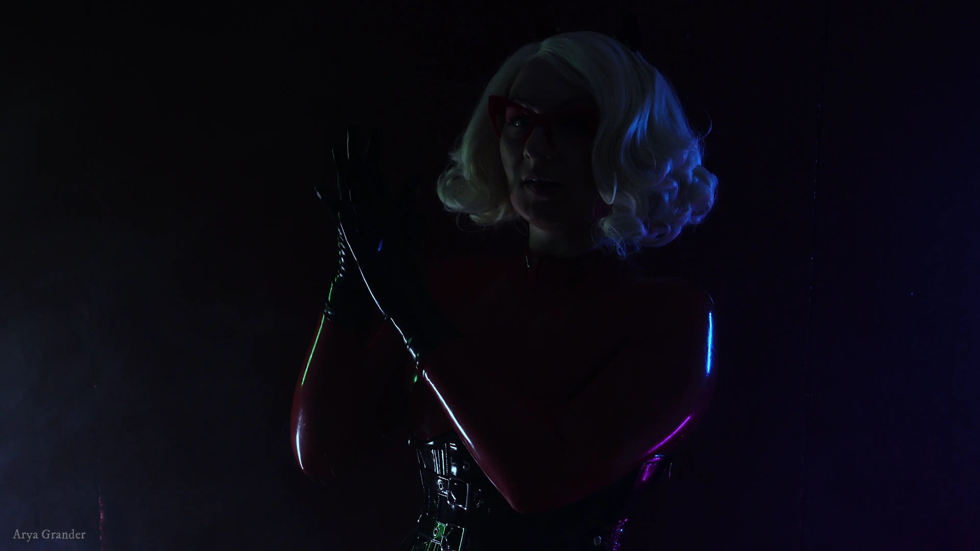 Exclusive Leak: FetishStepMommy - Devil's gloves in the dark - Stream in FullHD | Hotleakxxx.com