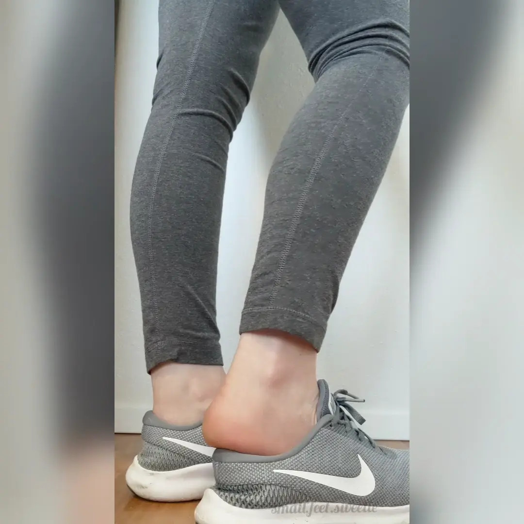 Exclusive Leak: SmallFeetSweetie - Wearing my sneakers without socks - Stream in FullHD | Hotleakxxx.com