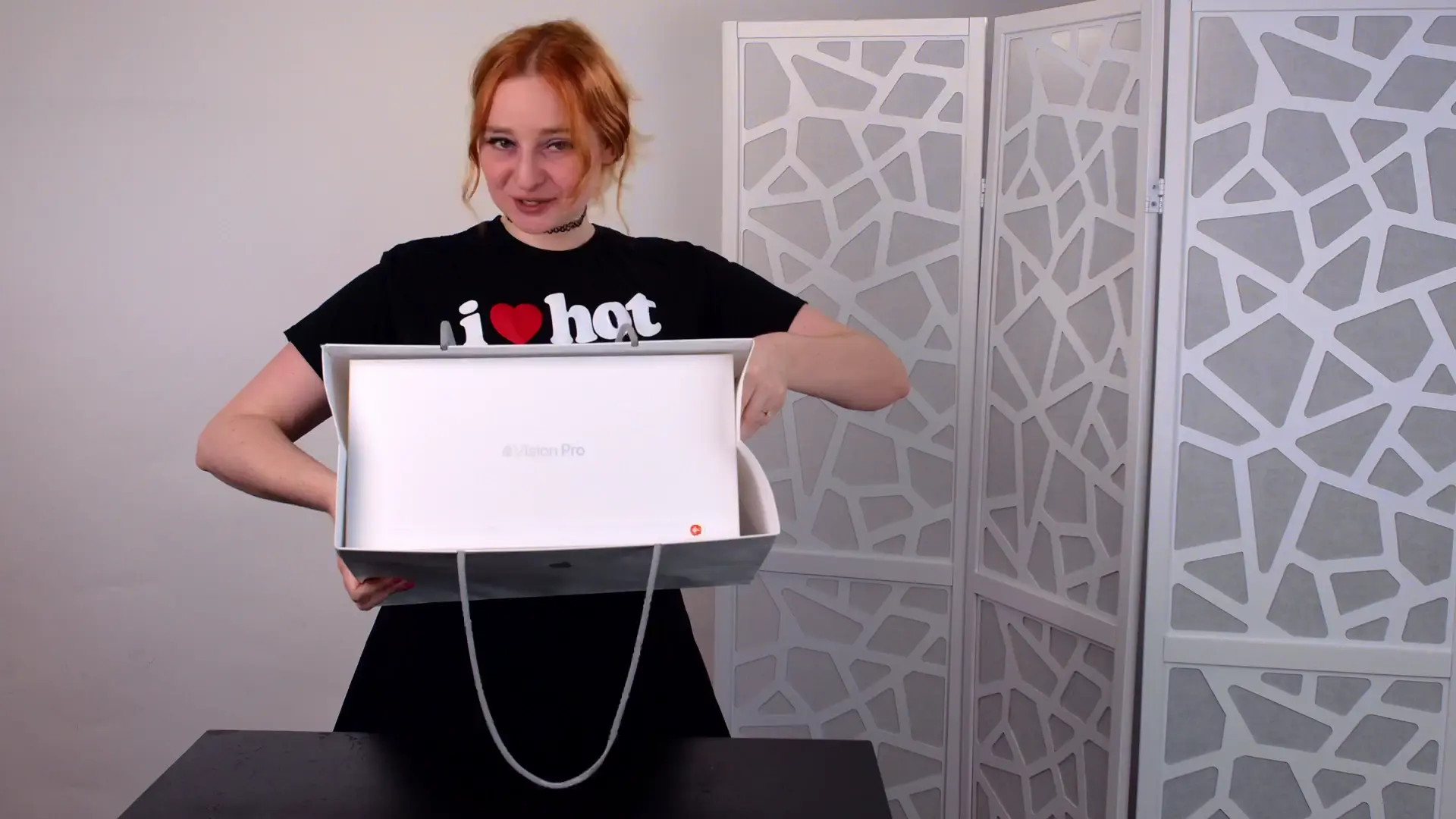 Exclusive Leak: Delilah Cass - Apple Vision Pro $4000 Unboxing - Stream in FullHD | Hotleakxxx.com