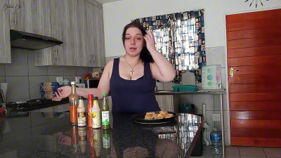 Delilah Dee - Q&A Hot Sauce Challenge May Include Burps