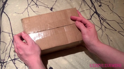 LizzyLivewire - Unboxing The “Centaur” by PleasureForge