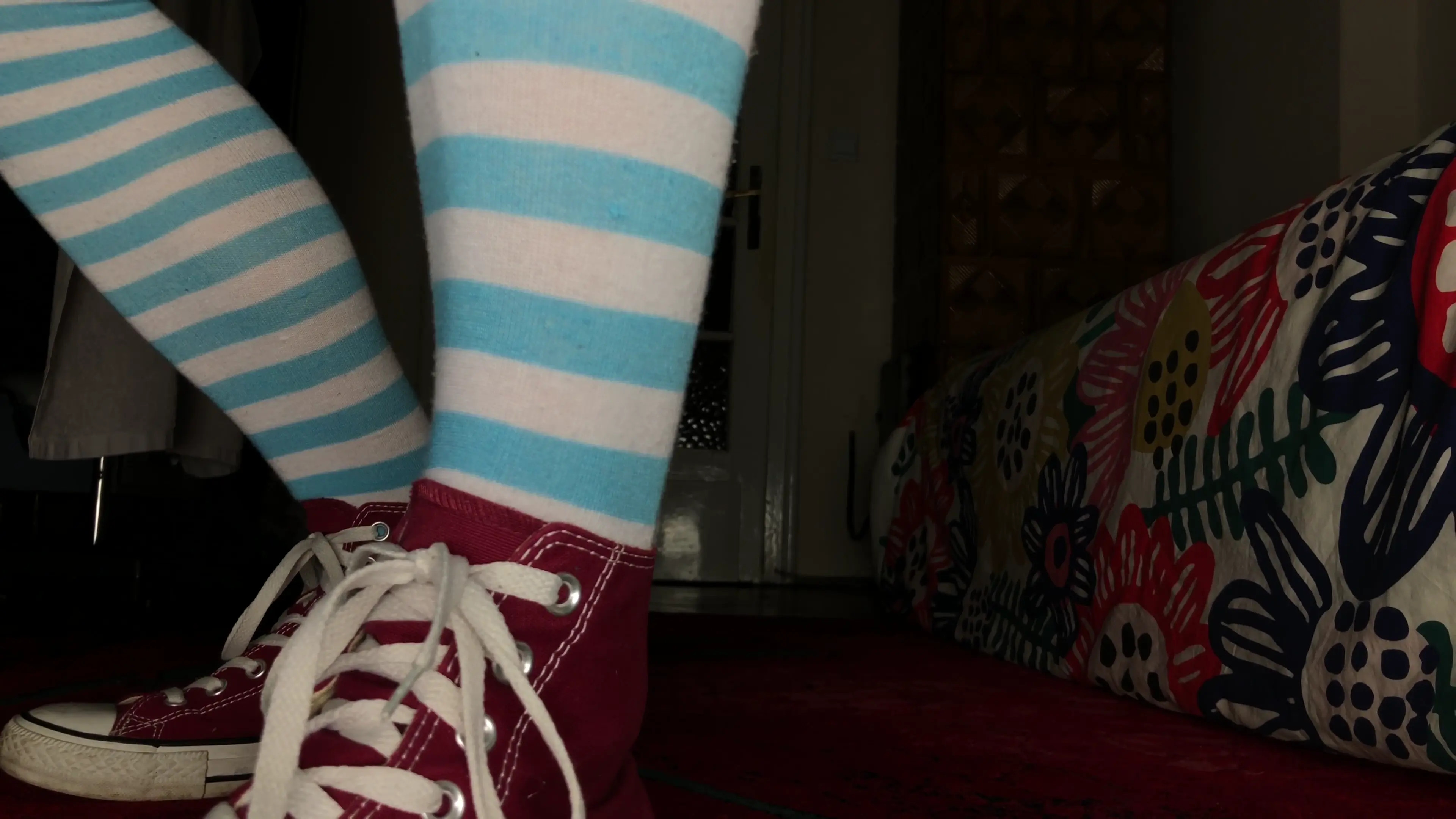 Exclusive Leak: TracyFem - Converse, thigh high socks and barefeet - Stream in FullHD | Hotleakxxx.com