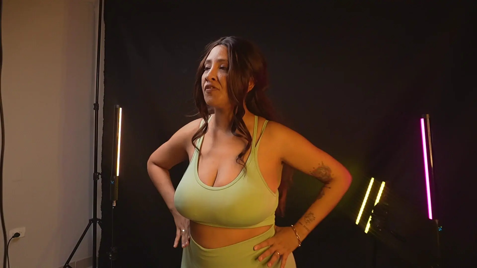 Exclusive Leak: MilkyDallas - Workout session with stepmommy - Stream in FullHD | Hotleakxxx.com