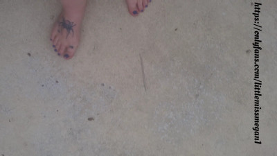 LittleMissMegan1 - Worship My Dirty Feet