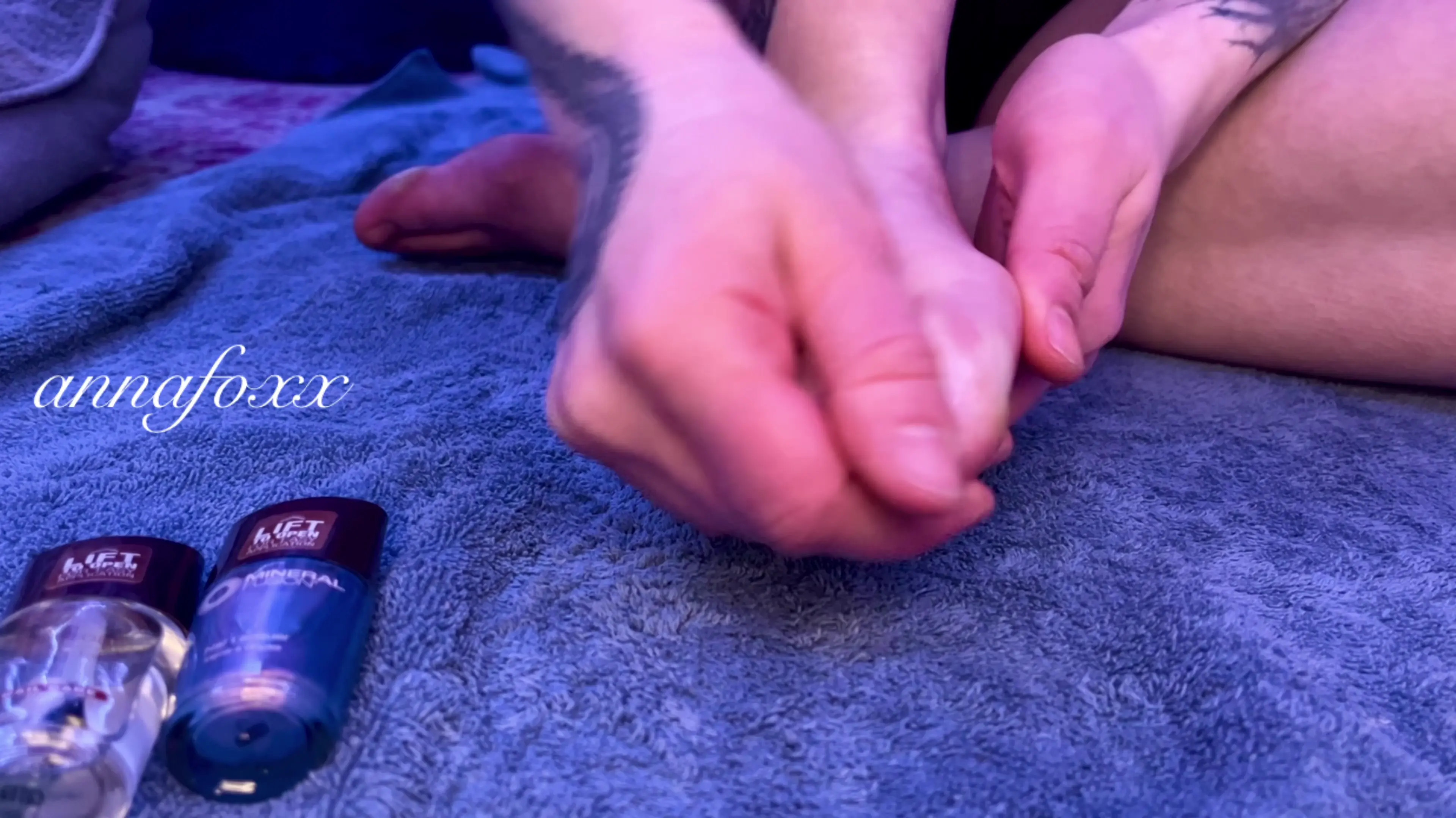 Exclusive Leak: anna_foxx - DIY Pedicure Foot Fetish Teaser - Stream in FullHD | Hotleakxxx.com