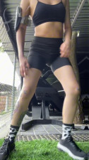 Sweet Waifu - Share a moment with me at the gym
