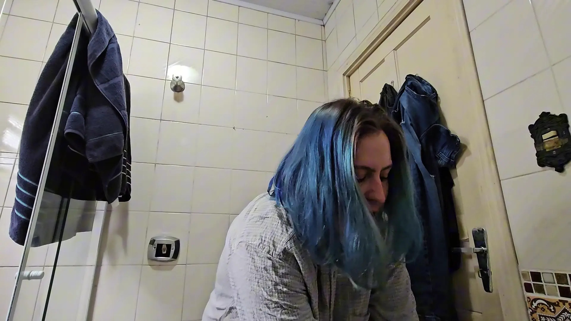 Exclusive Leak: Goddess Lara Lee - Dying my hair blue - Stream in FullHD | Hotleakxxx.com