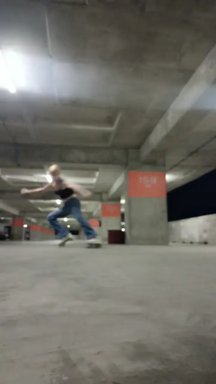 Exclusive Leak: Vero Smokes - Roller skating Kream - Stream in FullHD | Hotleakxxx.com