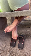 Rootsgaia - FEET RUBBING OUTDOORS