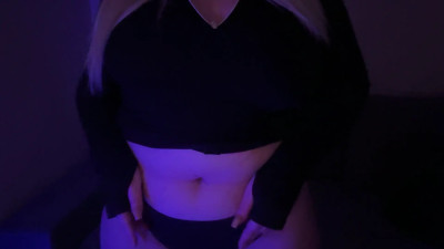 TouchAmanda - Playing with belly