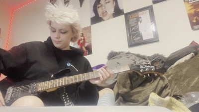 glitterqueen1999 - singing depeche mode, playing Testament