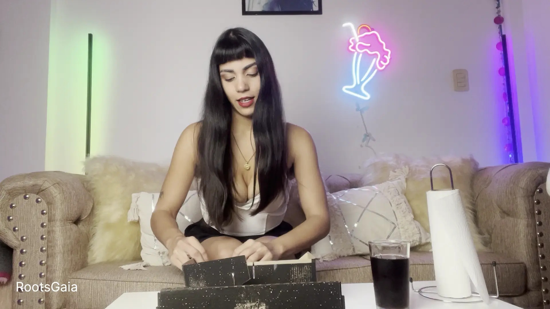 Exclusive Leak: Rootsgaia - MILF EATING HAMBURGER AND DRINKING SODA - TO BURP - Stream in FullHD | Hotleakxxx.com