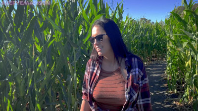 averyemadison - Lost in the Corn Maze
