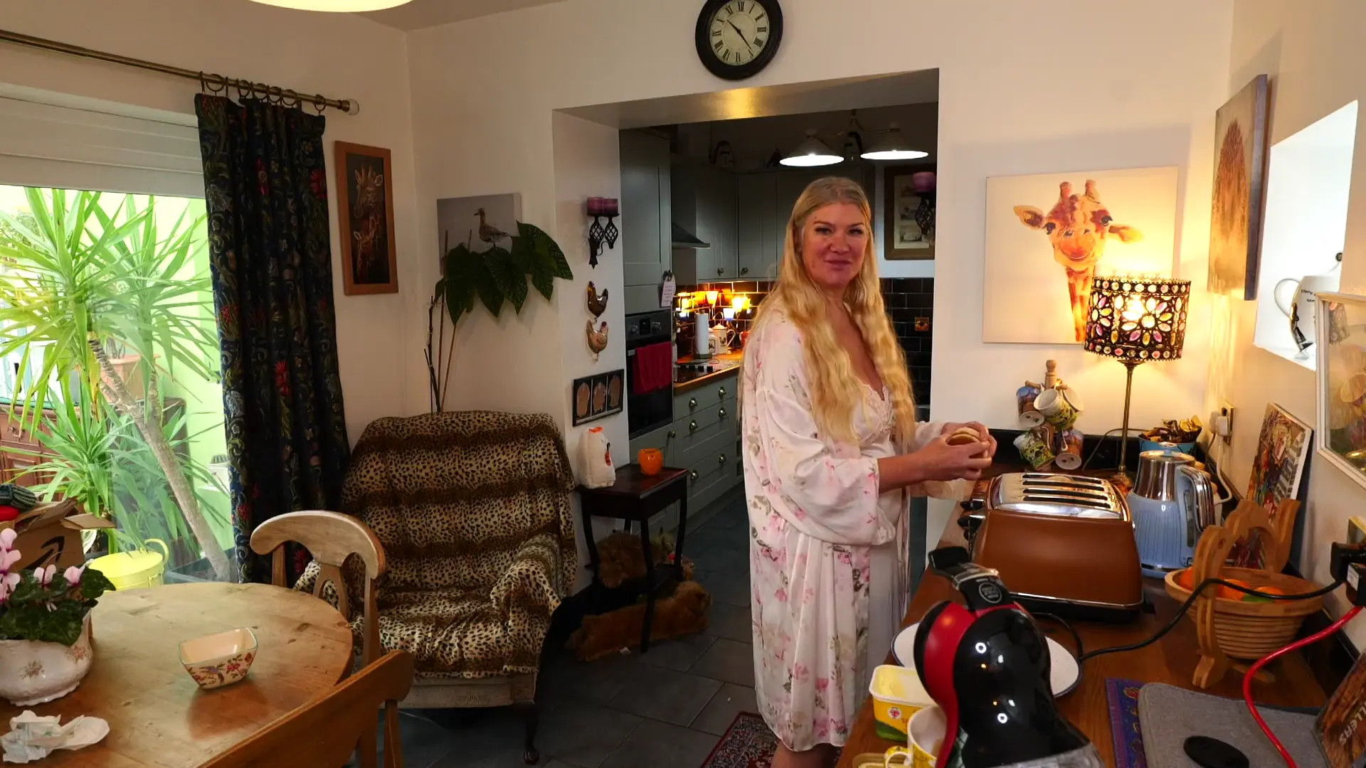 Exclusive Leak: Mommy Sylvia - SFW VID...coffee and crumpets with mommy - Stream in FullHD | Hotleakxxx.com