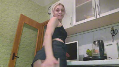 CuteBlondyEmma - Will you come try my cream pie