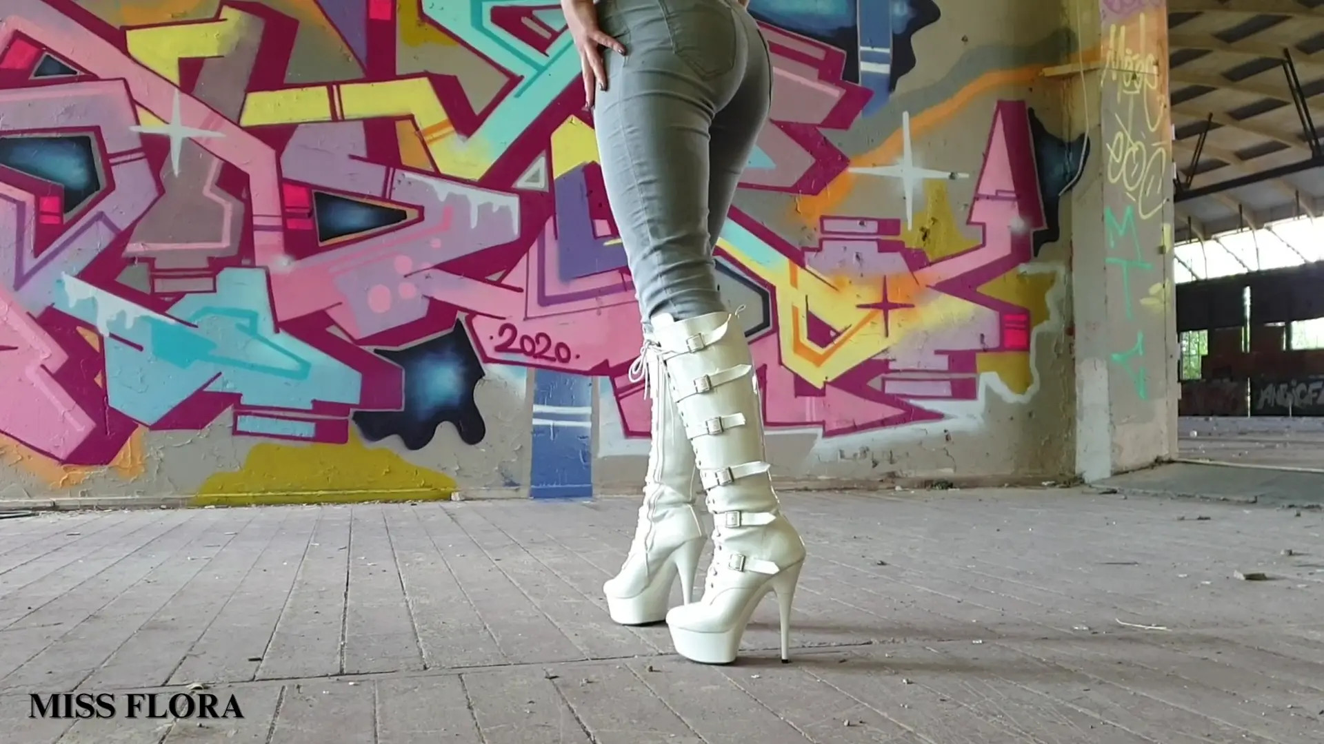 Exclusive Leak: Miss Flora - ASMR Bootwalk in Tight Jeans and White Boots - Stream in FullHD | Hotleakxxx.com