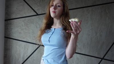 HotRedWildcat - I'm eating a banana with rice cakes