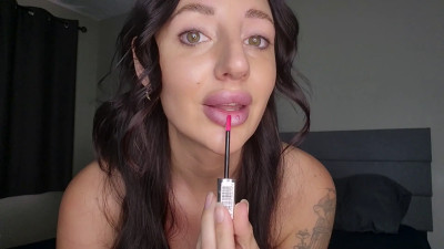 Tattooed Temptress - Applying My Lip Gloss