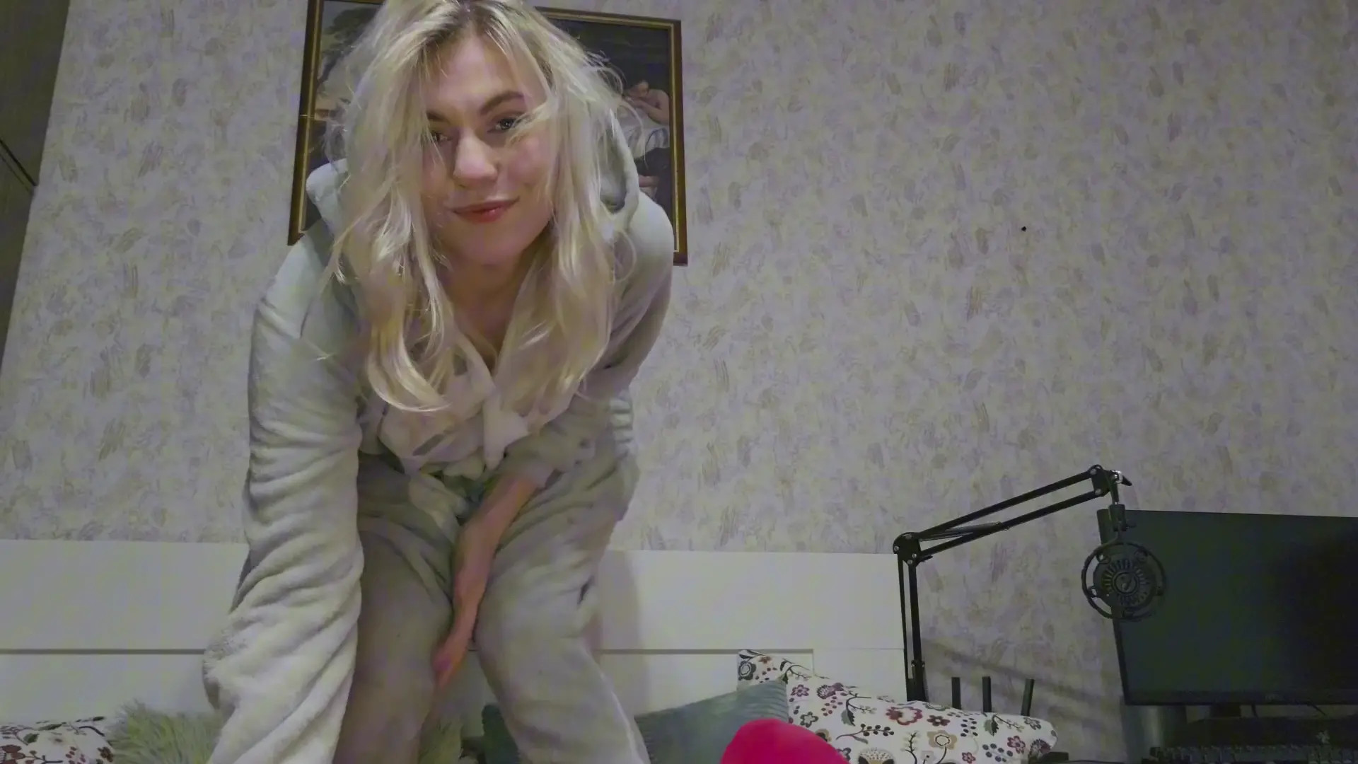 Exclusive Leak: CuteBlondyEmma - Would you agree if I asked you to lick my whole pussy - Stream in FullHD | Hotleakxxx.com