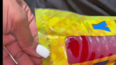 Mrsfeedmeent - Gummy Worm Challenge