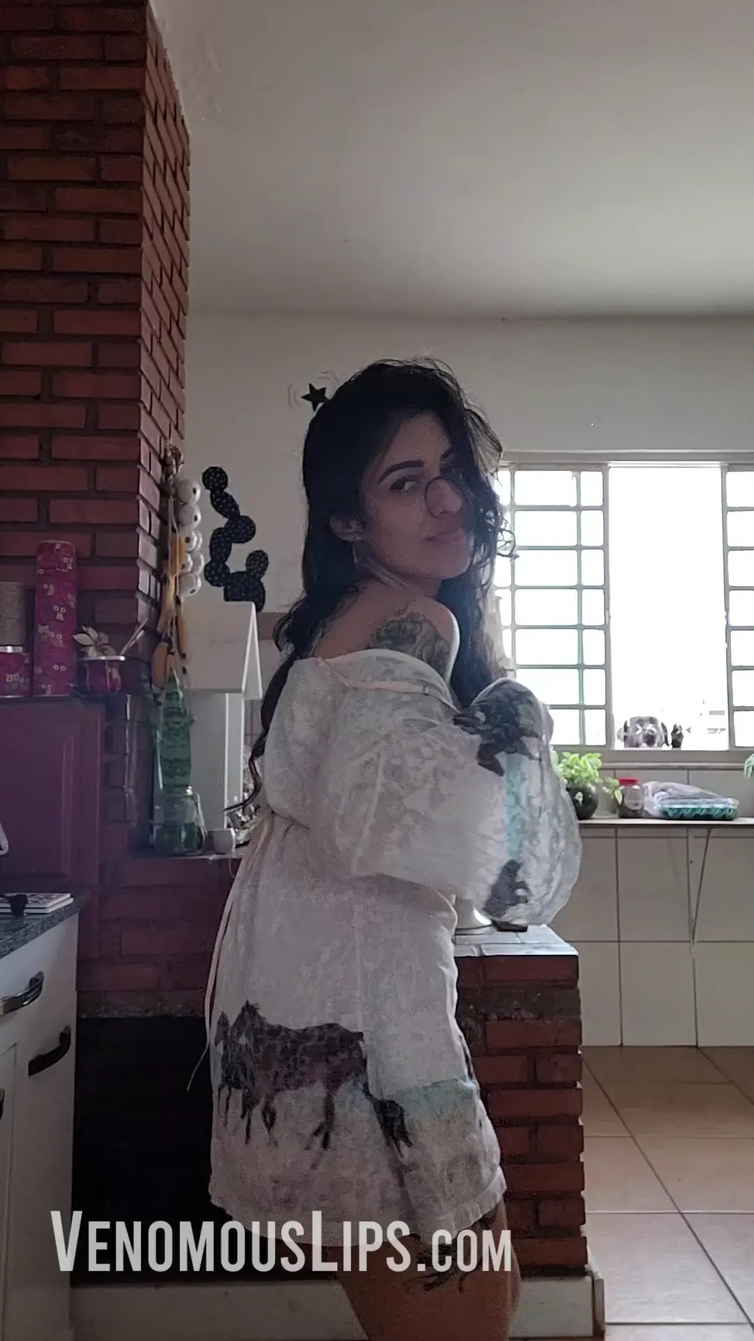 Exclusive Leak: Venomous Lips - Mommy Dancing Around the Kitchen in a Sundress - Stream in FullHD | Hotleakxxx.com