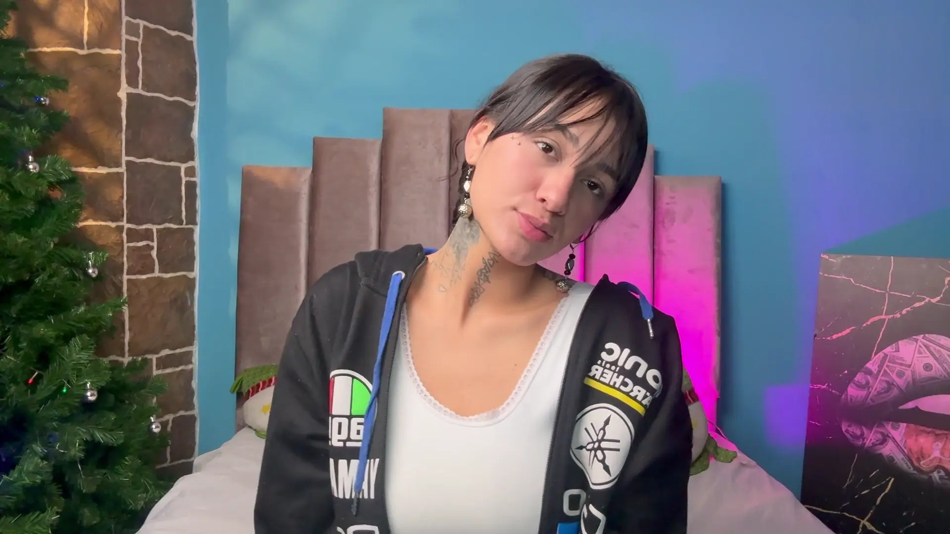Exclusive Leak: JulieBoobs - kisses session - Stream in FullHD | Hotleakxxx.com