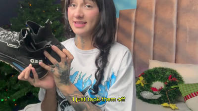 JulieBoobs - addicted to smelling shoes