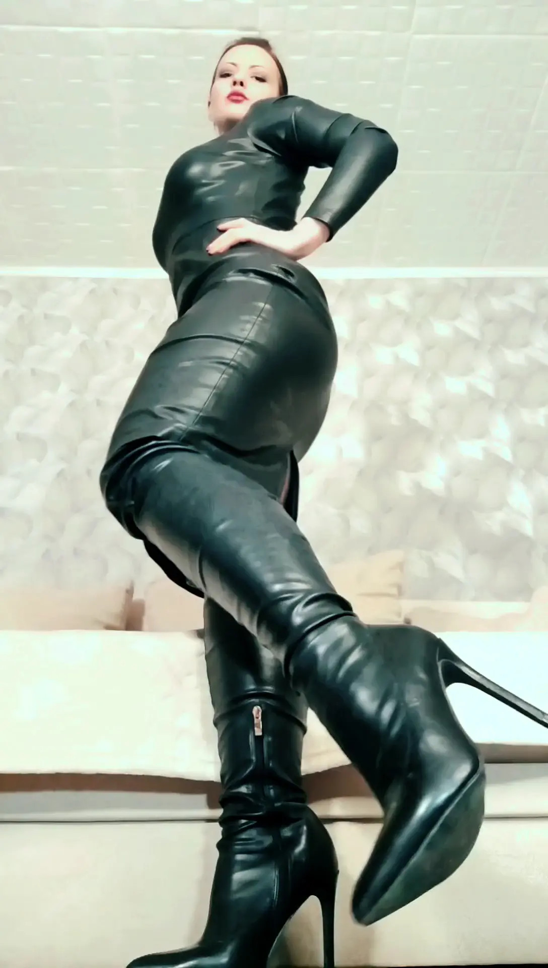 Exclusive Leak: JuliaCrown - Boots Try-On & Tease: 5 Pairs, Leather & Tall Styles - Stream in FullHD | Hotleakxxx.com