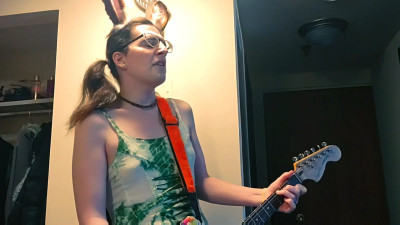 KrissyBunny - Singing 