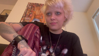 glitterqueen1999 - drinking a SFW pepsi max