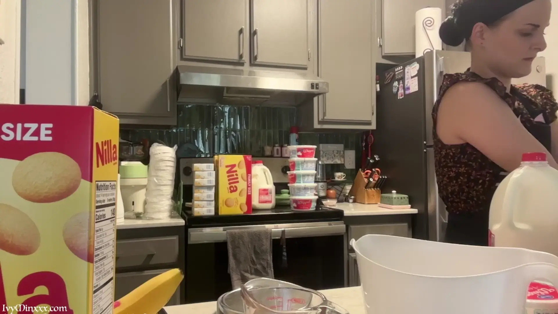 Exclusive Leak: ivyminxxx - Making Banana Pudding Cups for the Homeless Shelter - Stream in FullHD | Hotleakxxx.com