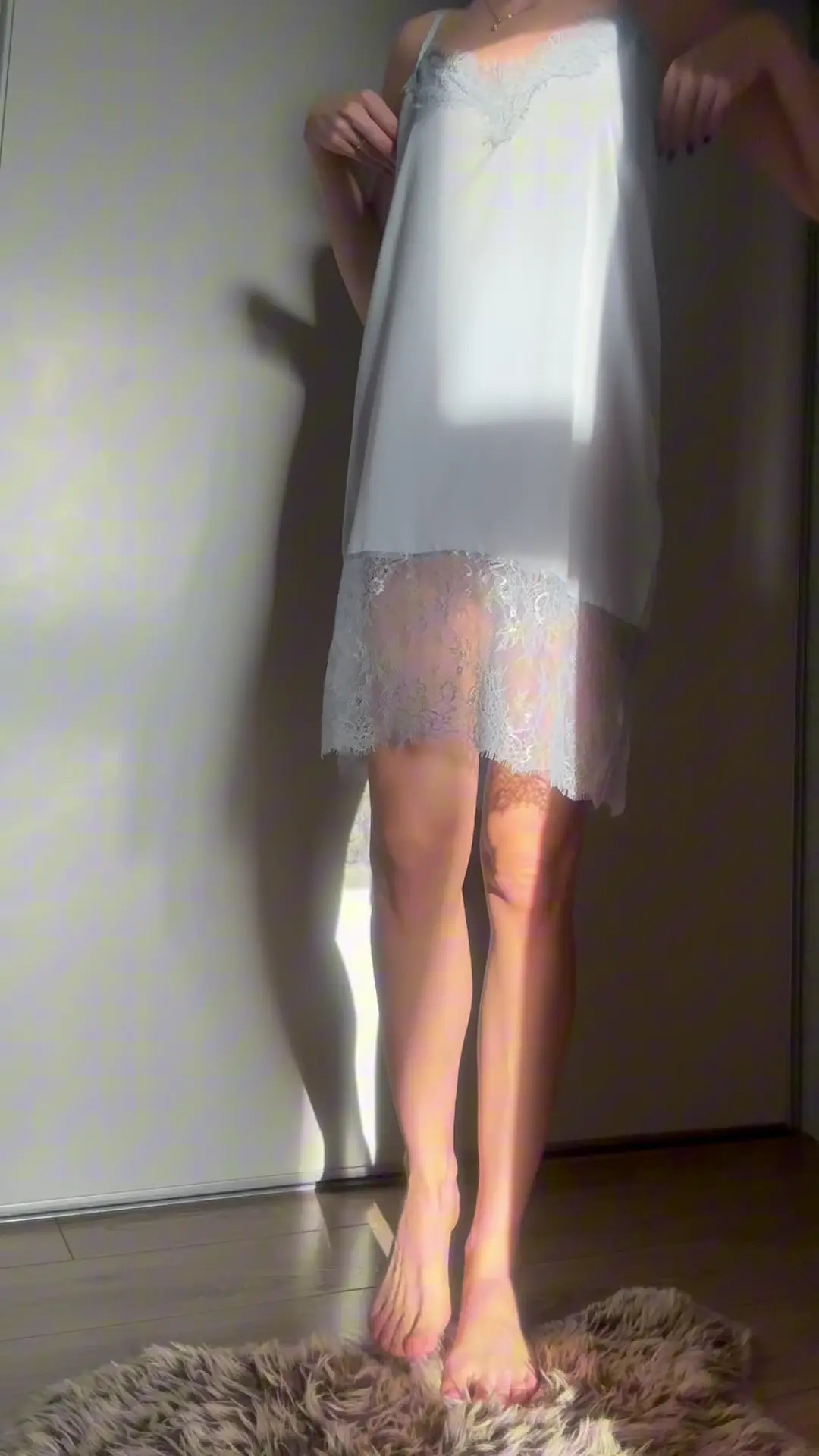Exclusive Leak: Vanesakittycat - SFW in satin dress - Stream in FullHD | Hotleakxxx.com