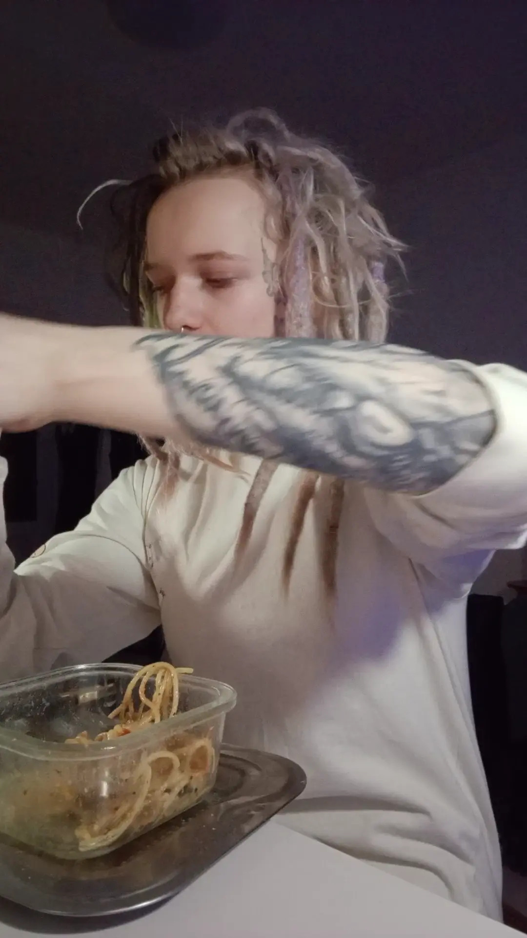 Exclusive Leak: gera_gera - Goth girl eats pasta for 5 mins. That's all - Stream in FullHD | Hotleakxxx.com