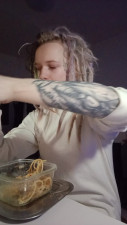 gera_gera - Goth girl eats pasta for 5 mins. That's all