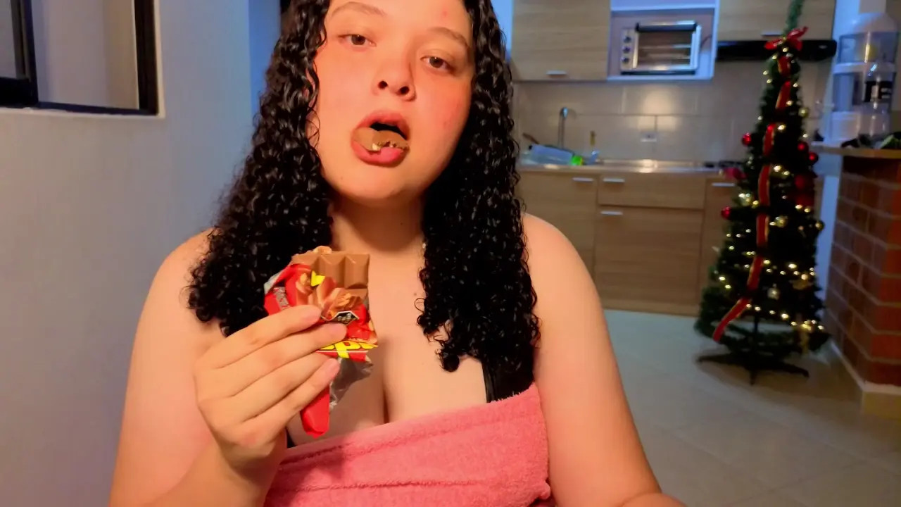 Exclusive Leak: zarayclover - Eating chocolate - Stream in FullHD | Hotleakxxx.com