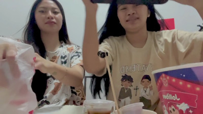 Cherrrybummm - Mukbang jolliber food with us @Twinklebabe