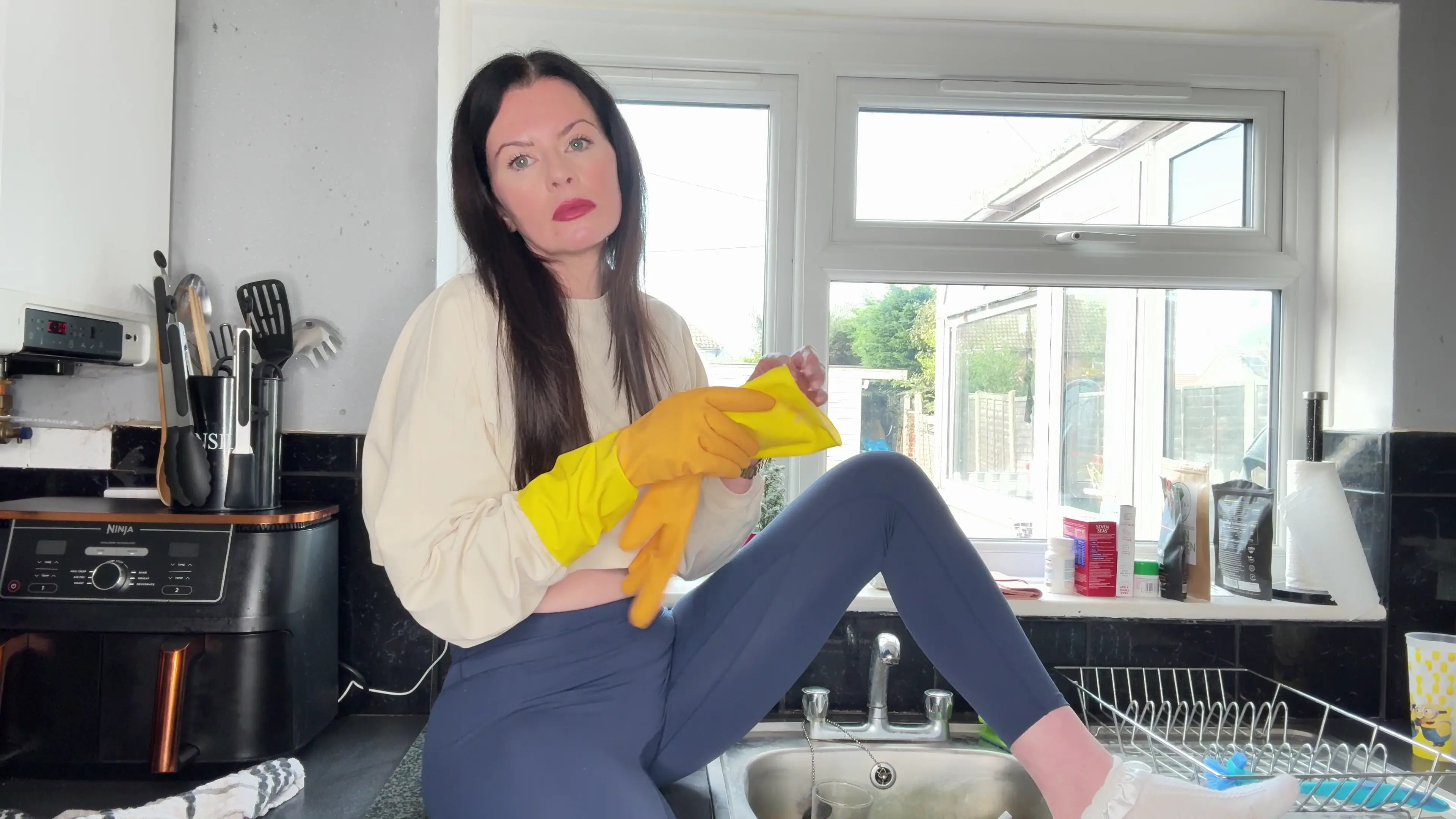 Exclusive Leak: Jessica Sin Official - Cleaning my kitchen in Yoga Pants and some frilly socks ASMR - Stream in FullHD | Hotleakxxx.com